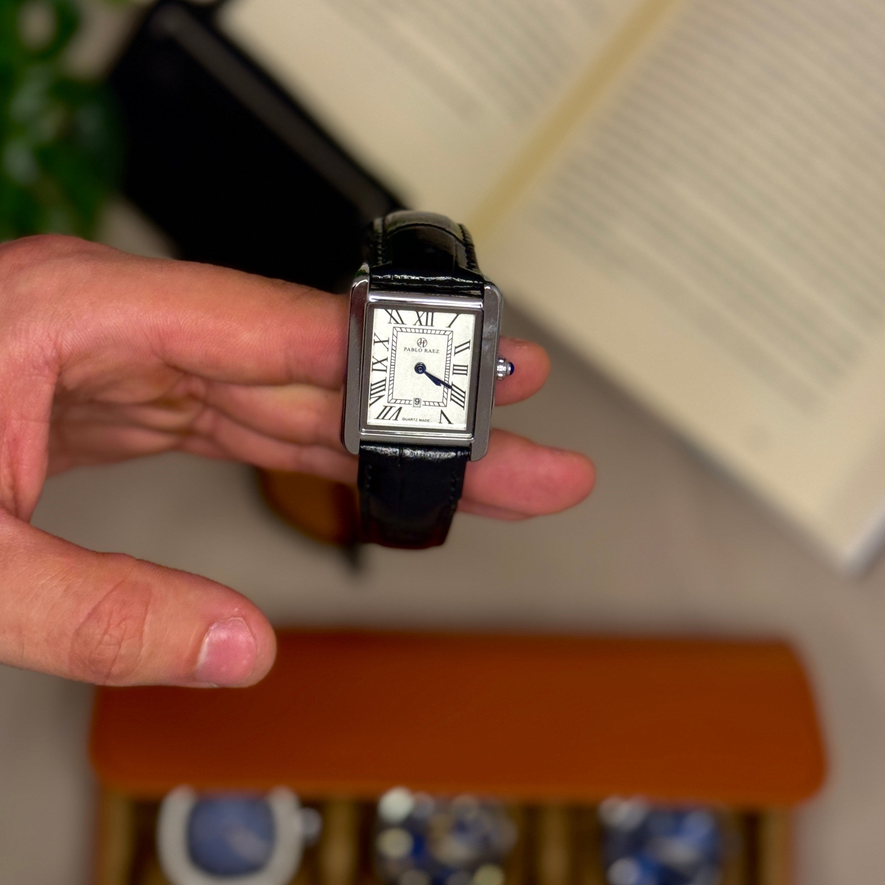 Invicta® Piazza Black Leather